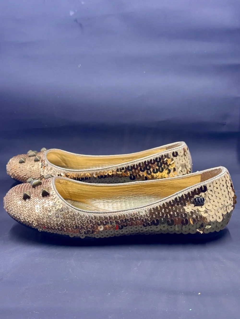 GIRLS SIZE 2E GOLD SEQUIN BALLERINA FLATS JUICY COUTURE WITH STUD DETAILS